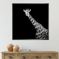 Designart 'Zatvori Portret Žirafe Na Crnom I' Seoska Kuća Uokvirena Platnenim Zidom Art Print